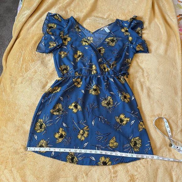 URBAN HERITAGE Dress Size Large Surplice Front V Neck Back Ruffle - Picture 14 of 16